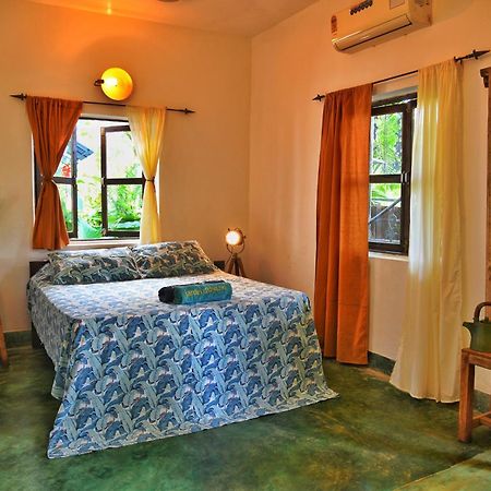 Jardin D'Ulysse & Hard Rock Bed & Breakfast Morjim Ngoại thất bức ảnh