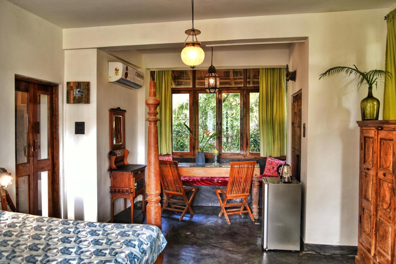 Jardin D'Ulysse & Hard Rock Bed & Breakfast Morjim Ngoại thất bức ảnh