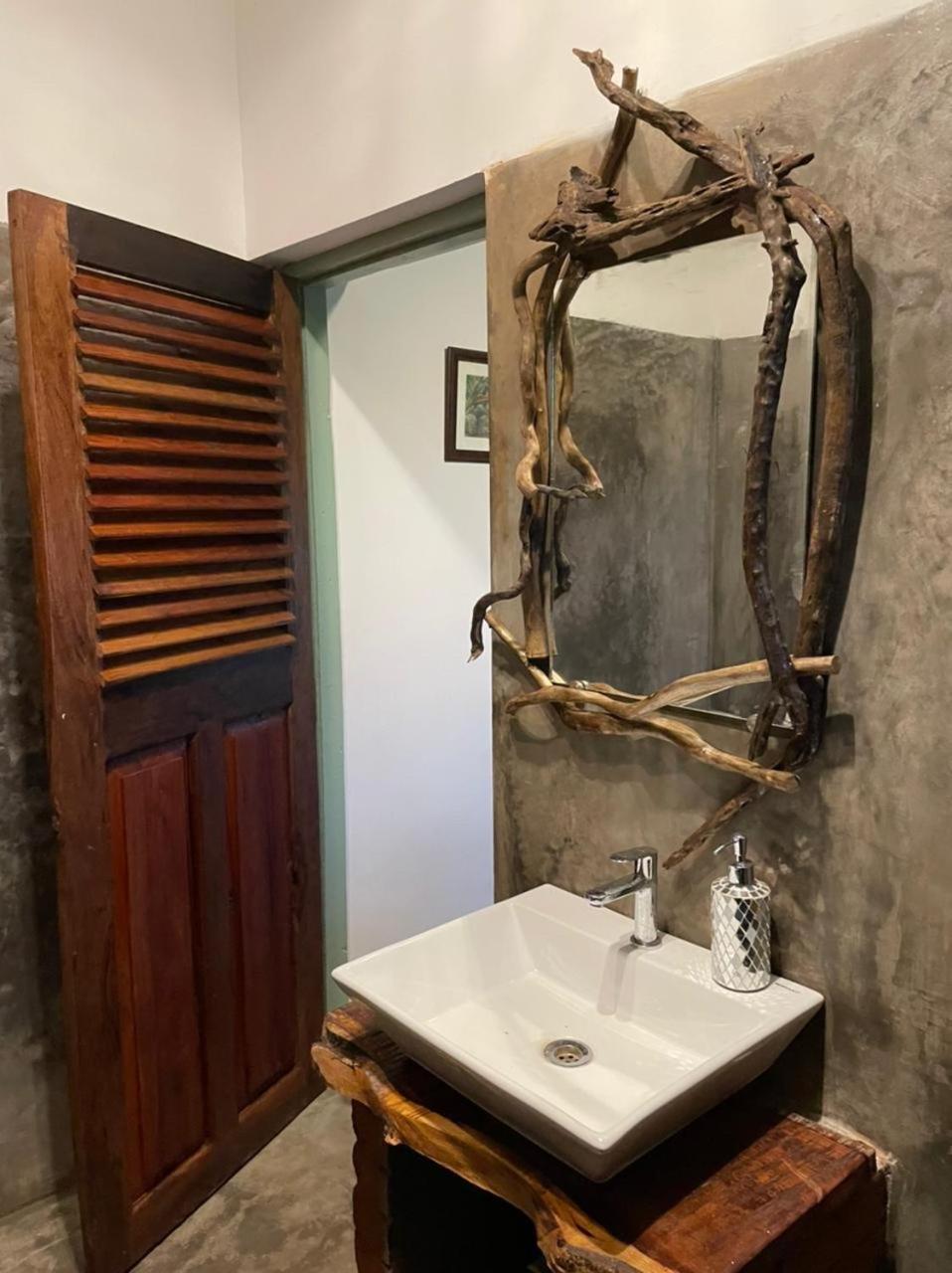 Jardin D'Ulysse & Hard Rock Bed & Breakfast Morjim Ngoại thất bức ảnh