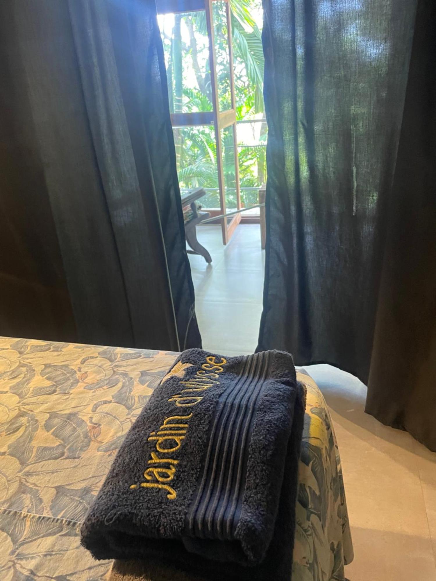 Jardin D'Ulysse & Hard Rock Bed & Breakfast Morjim Ngoại thất bức ảnh
